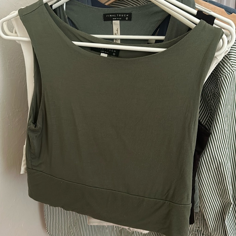 Cropped tanks (bundle of 6) in a variety of styles.